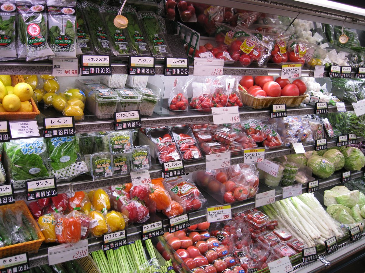 スーパーの野菜売り場