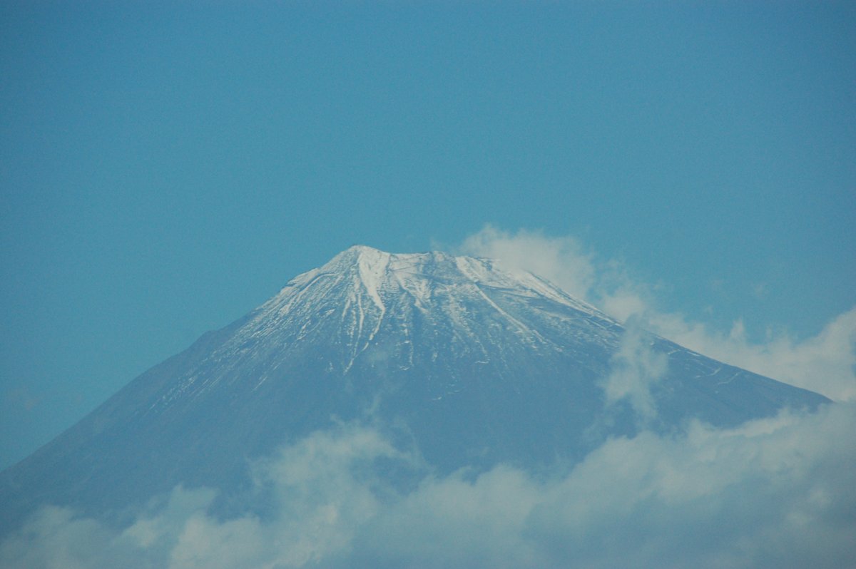 雪をかぶった富士山(11月)